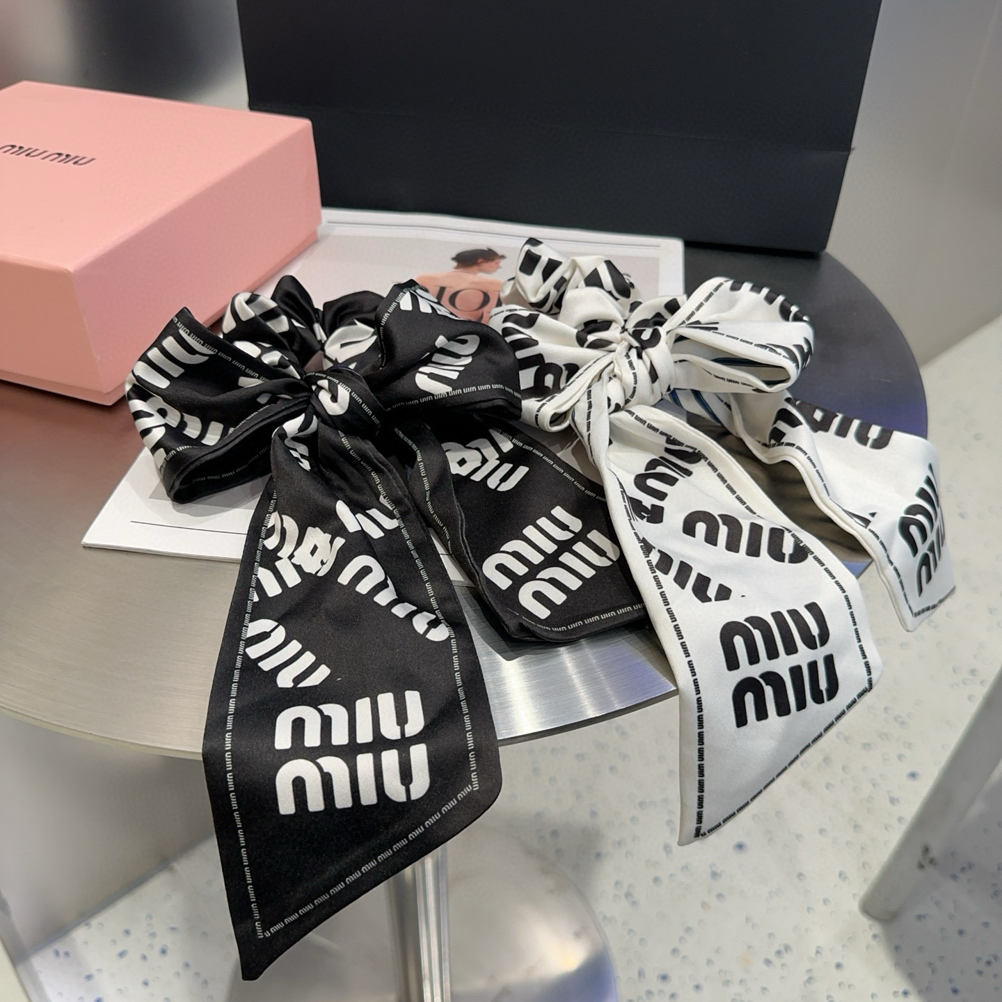 Miumiu’s New Letter-Circle Packaging Box: Simple, Elegant, Practical, and Popular - 图片 9