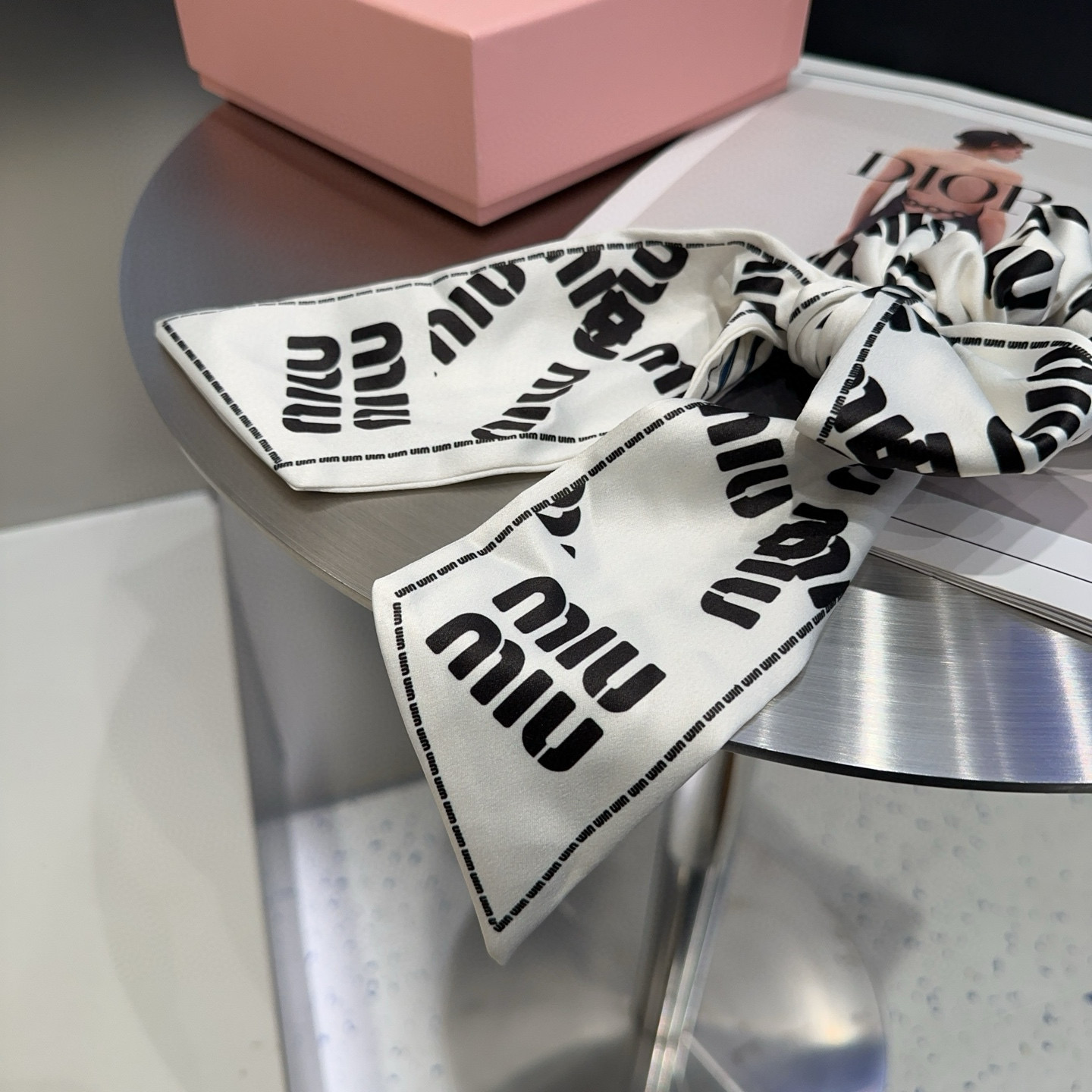Miumiu’s New Letter-Circle Packaging Box: Simple, Elegant, Practical, and Popular - 图片 5