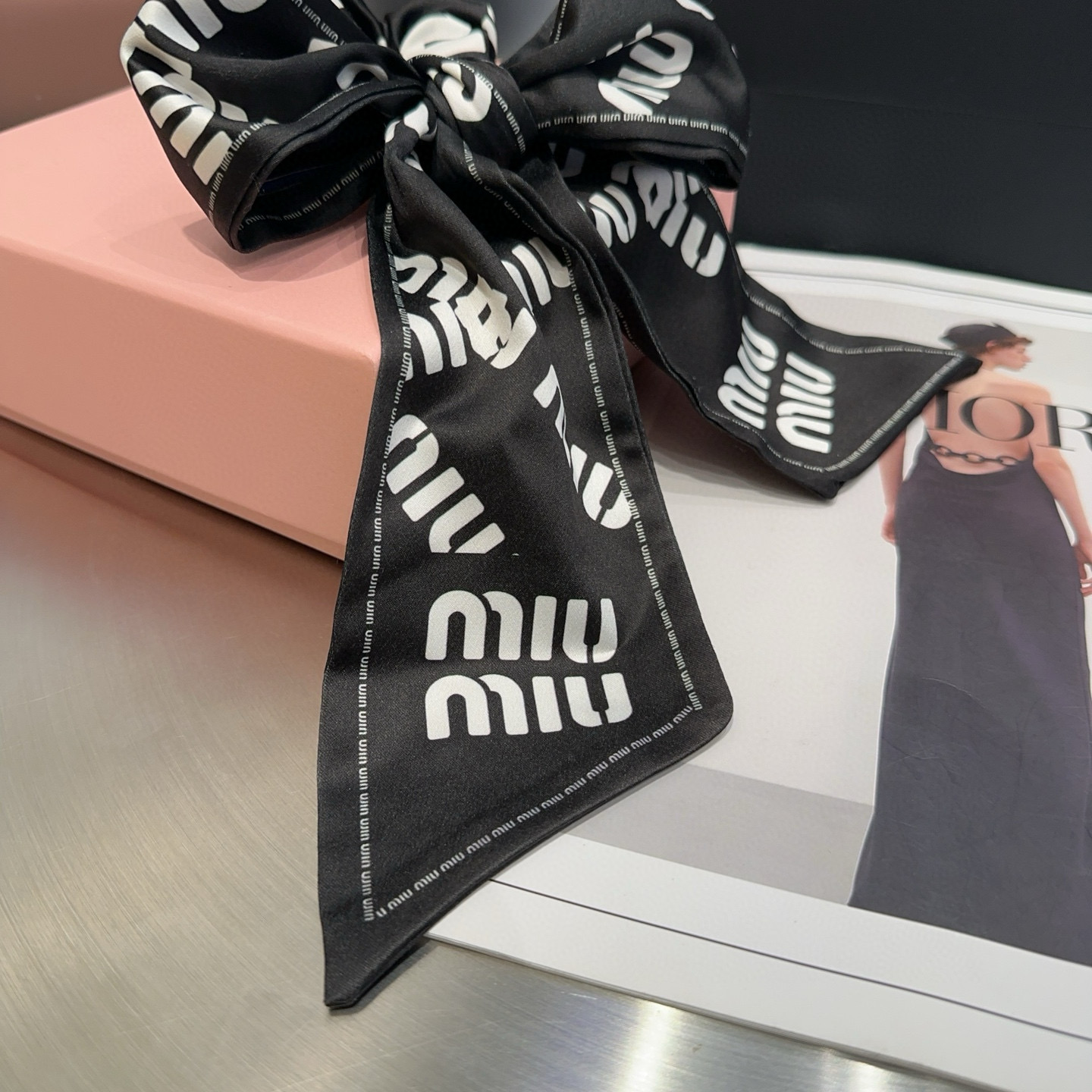 Miumiu’s New Letter-Circle Packaging Box: Simple, Elegant, Practical, Popular Gift Choice - 图片 5