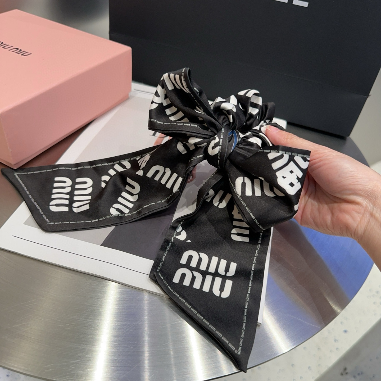 Miumiu’s New Letter-Circle Packaging Box: Simple, Elegant, Practical, Popular Gift Choice - 图片 4