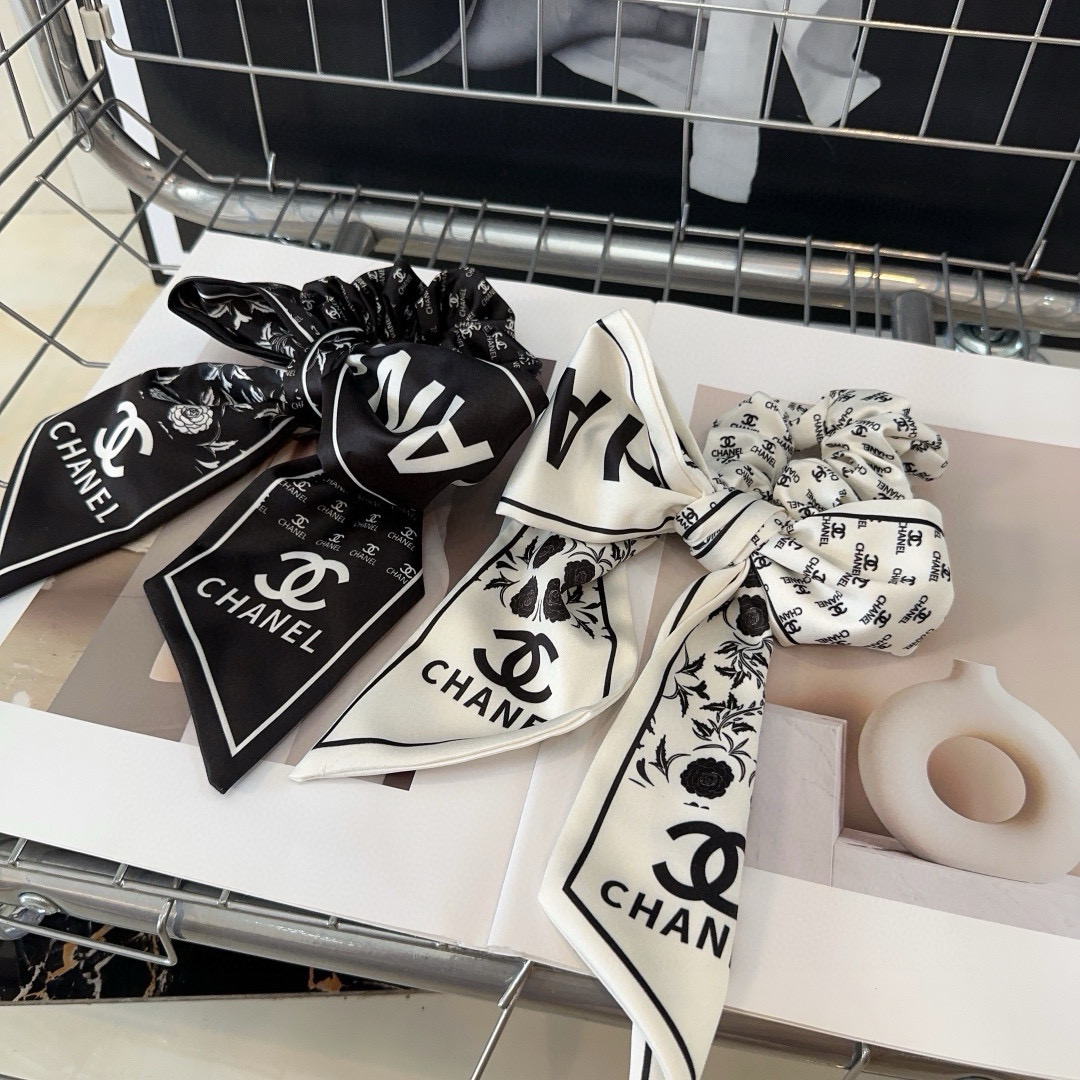 NO:301150,P with packaging box Chanel's latest small fragrance hair ring, simple and practical, fashionable and trendy!  A must-have for fairies…hairpins, hairpins, chanel, chanel, hairpins19860909P 配包装盒 Chanel (香奈儿)最新小香发圈 简单实用,时尚潮流！小仙女必备…发夹,发夹,chanel,chanel,hairpins,accessory