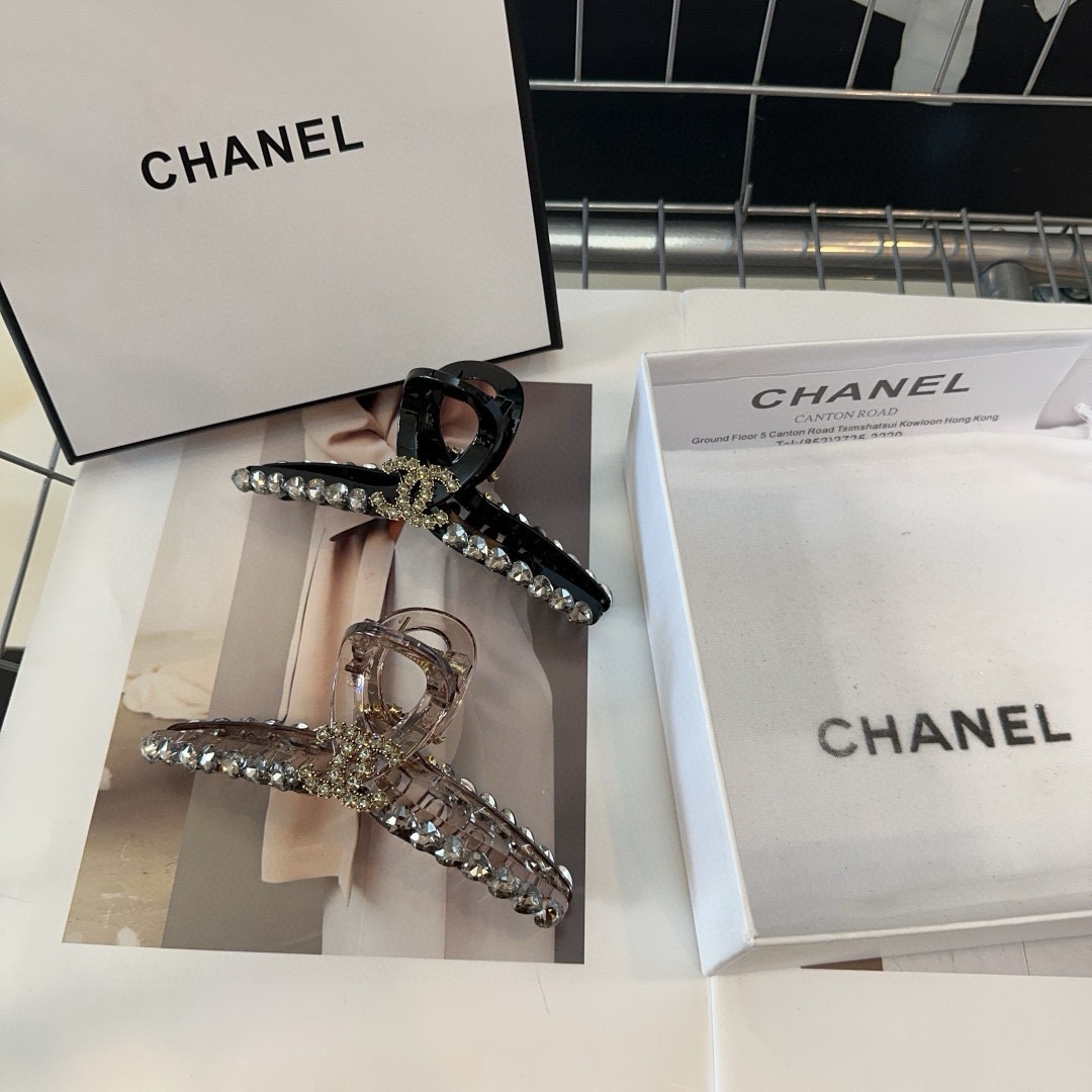 NO:301176,P with packaging box Chanel (Chanel) latest small-scent hot spring hairpin, super beautiful!  A very famous lady style, a must-have for a little fairy... Hairpins, hairpins, chanel, chanel, hairpins19860909P 配包装盒 Chanel (香奈儿)最新款小香爆款弹簧发夹,超级好看！名媛范儿十足,小仙女必备…发夹,发夹,chanel,chanel,hairpins,accessory