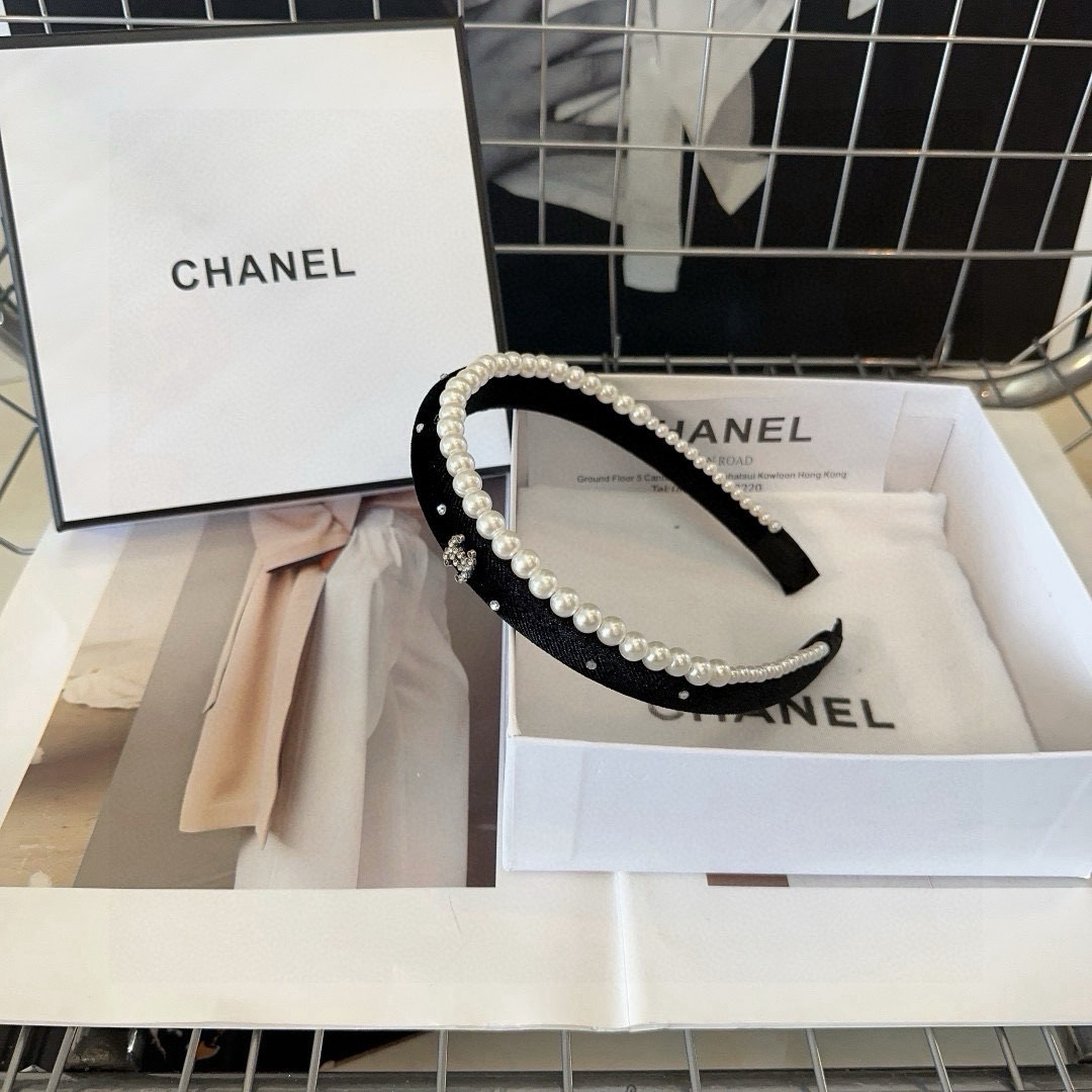 NO:301300,P with packaging box Chanel's latest small fragrant headband, super beautiful!  A very famous lady style, a must-have for a little fairy... Hairpins, hairpins, chanel, chanel, hairpins19860909P 配包装盒 Chanel (香奈儿)最新款小香发箍,超级好看！名媛范儿十足,小仙女必备…发夹,发夹,chanel,chanel,hairpins,accessory