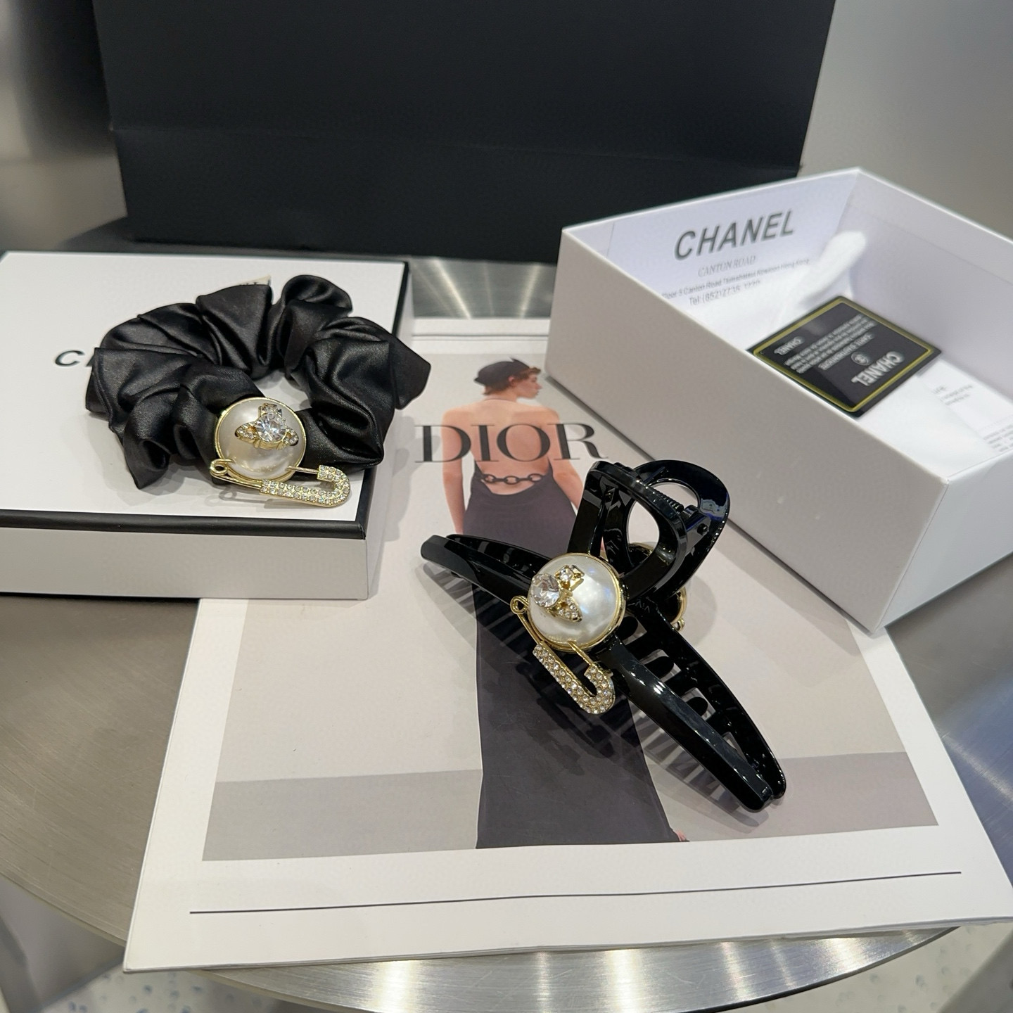 NO:301328,P with packaging box Saturn (Mrs. Citizen) diamond pearl clip, fashionable and trendy, full of texture, the real thing looks so beautiful!  A must-have for fairies…hairpins, hairpins19860909P 配包装盒 土星（西太后）钻石珍珠抓夹,时尚潮流,满满的质感,实物太好看了！小仙女必备…发夹,发夹,hairpins,accessory