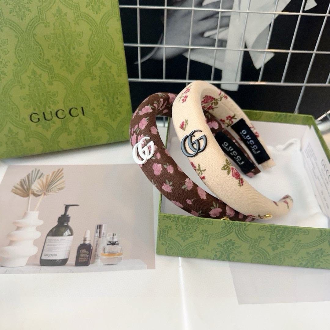 NO:301332,P packing box Gucci (Guchi) GG small flower hairband, fresh summer, fashionable and versatile, must-have hairpins for little fairies, hairpins, gucci, hairpins19860909P 配包装盒 Gucci(古奇) GG小花朵发箍,夏日小清新,时尚百搭,小仙女必备发夹,发夹,gucci,hairpins,accessory