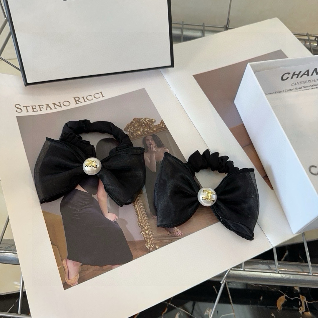 NO:301531,P with packaging box (single) Chanel's latest small fragrance hair ring, simple and practical, fashionable and trendy!  A must-have for fairies…hairpins, hairpins, chanel, chanel, hairpins19860909P 配包装盒（单个） Chanel (香奈儿)最新小香发圈 简单实用,时尚潮流！小仙女必备…发夹,发夹,chanel,chanel,hairpins,accessory