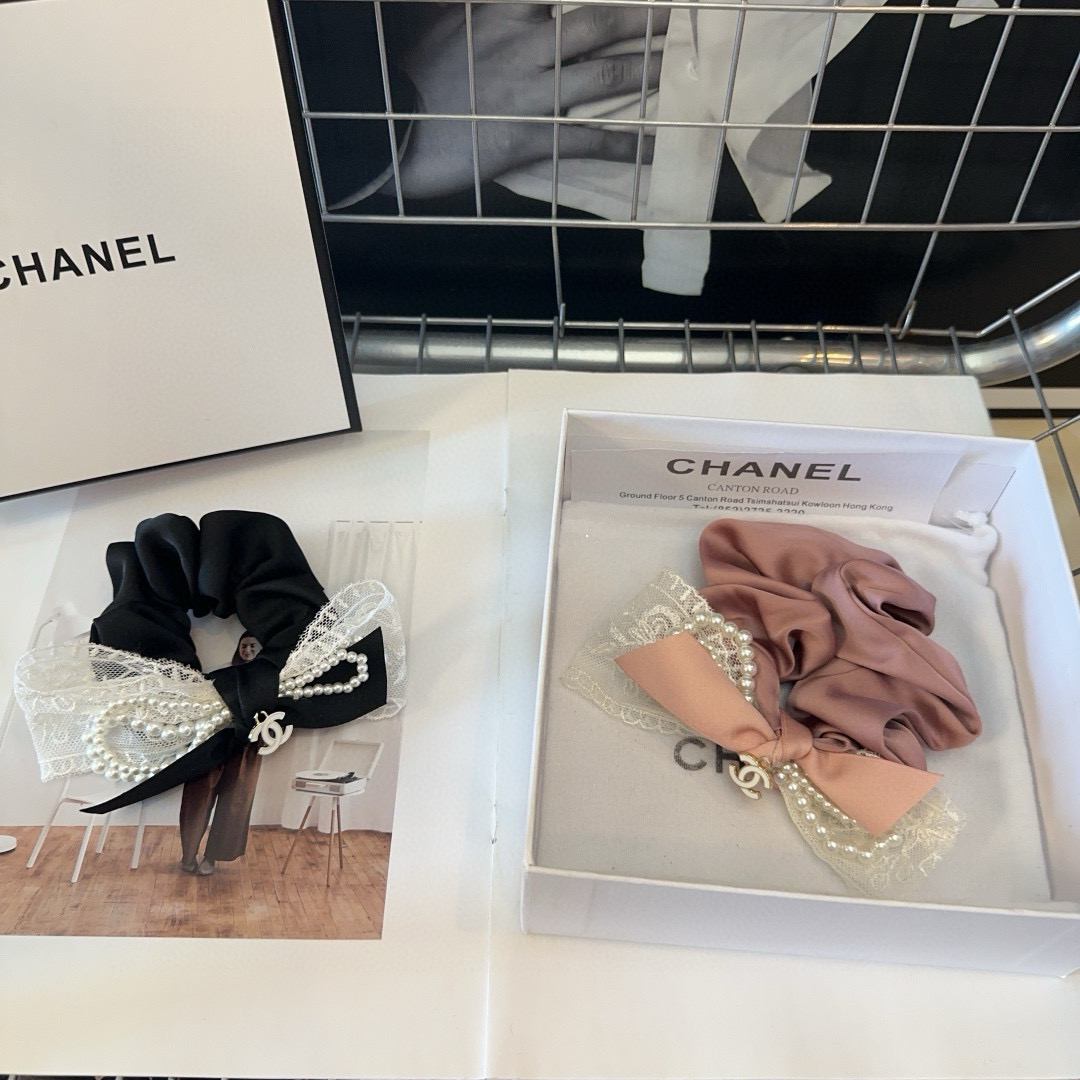 NO:301534,P with packaging box Chanel (Chanel)'s most popular new hairstyle, one of the most beautiful ones!  Fashionable products: Little fairy must-eye hairpins, hairpins, chanel, chanel, hairpins19860909P 配包装盒 Chanel（香奈儿）最火爆新款发圈,绝美的一款！时尚潮品 小仙女必眼入发夹,发夹,chanel,chanel,hairpins,accessory