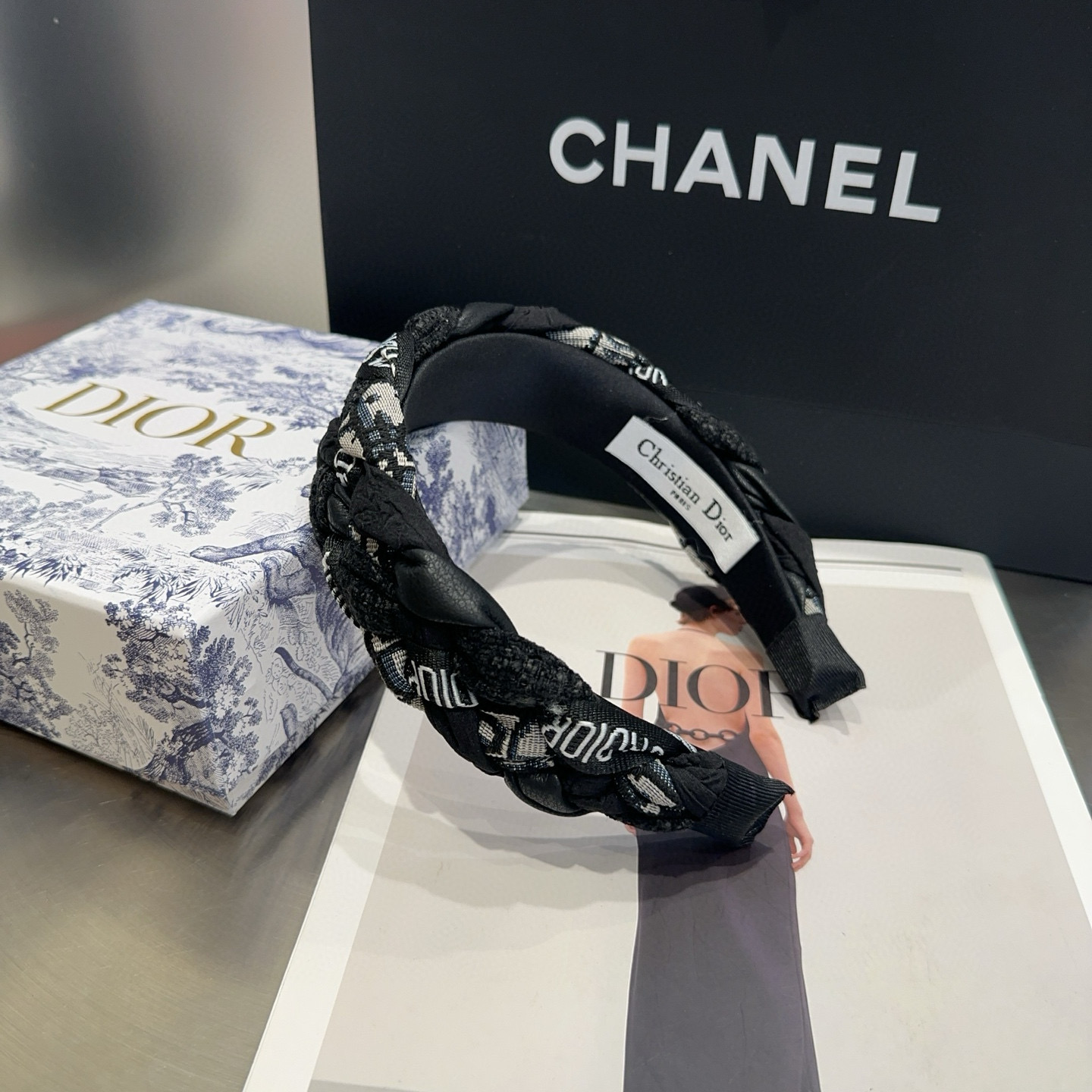 NO:301493,P with packaging box Dior new CD headband, simple and practical, fashionable and trendy!  A must-have for fairies...hairpins, hairpins, dior, dior, hairpins19860909P 配包装盒 Dior（迪奥）新款CD发箍,简单实用 时尚潮流！小仙女必备…发夹,发夹,dior,dior,hairpins,accessory