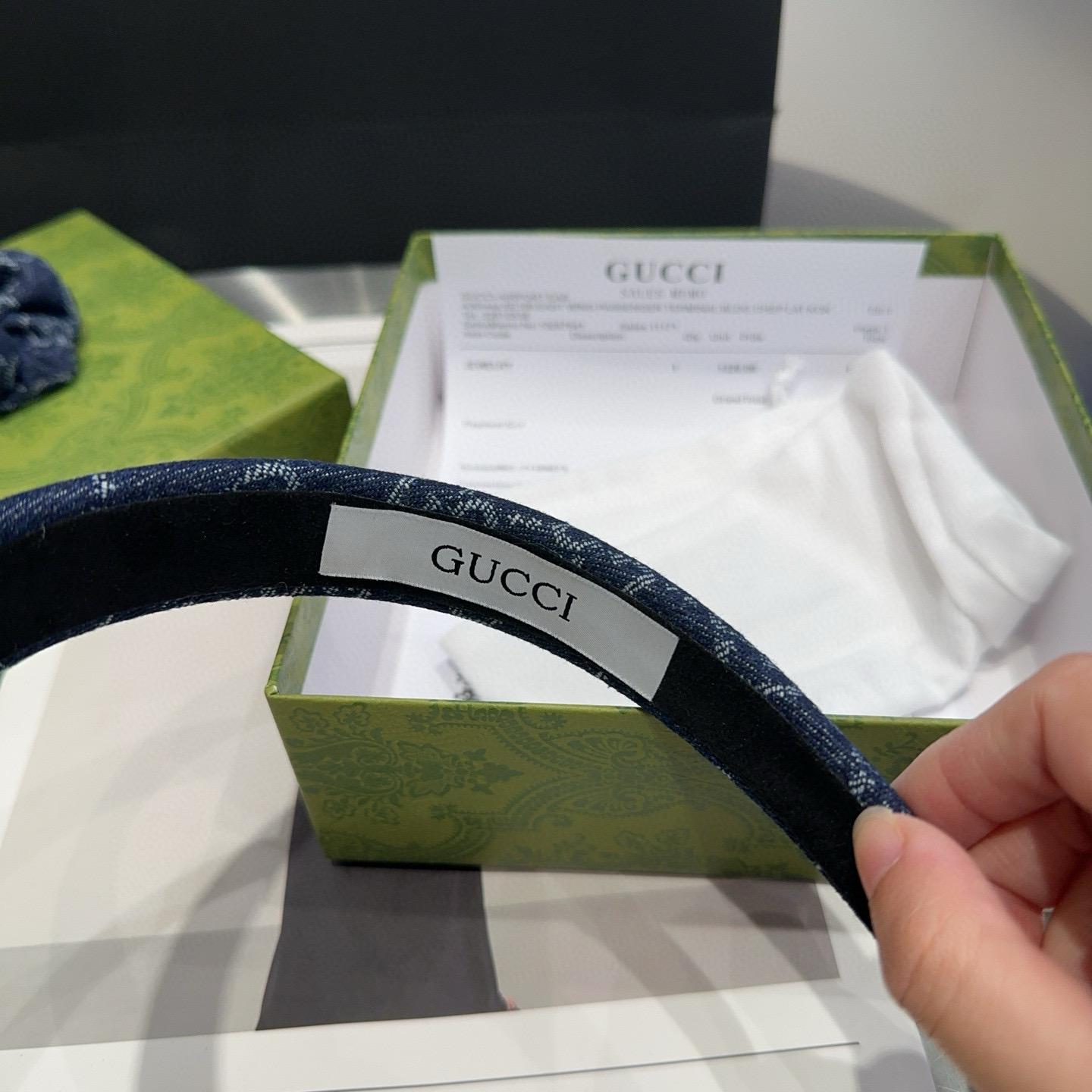 P 70🎁配包装盒
Gucci(古奇) GG字母发箍，经典字母，时尚百搭，特别耐看，永不过时…