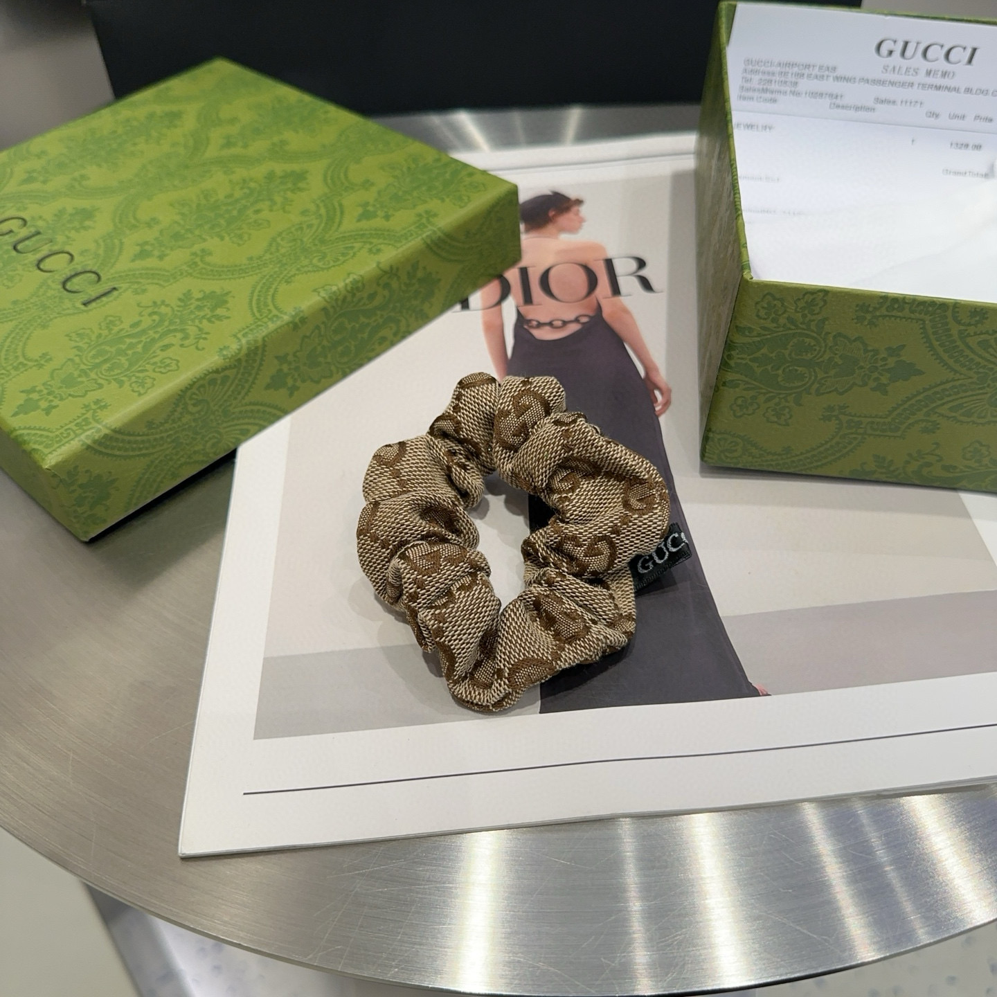 P 65🎁配包装盒
Gucci(古奇) GG字母发圈，经典字母，时尚百搭，特别耐看，永不过时…