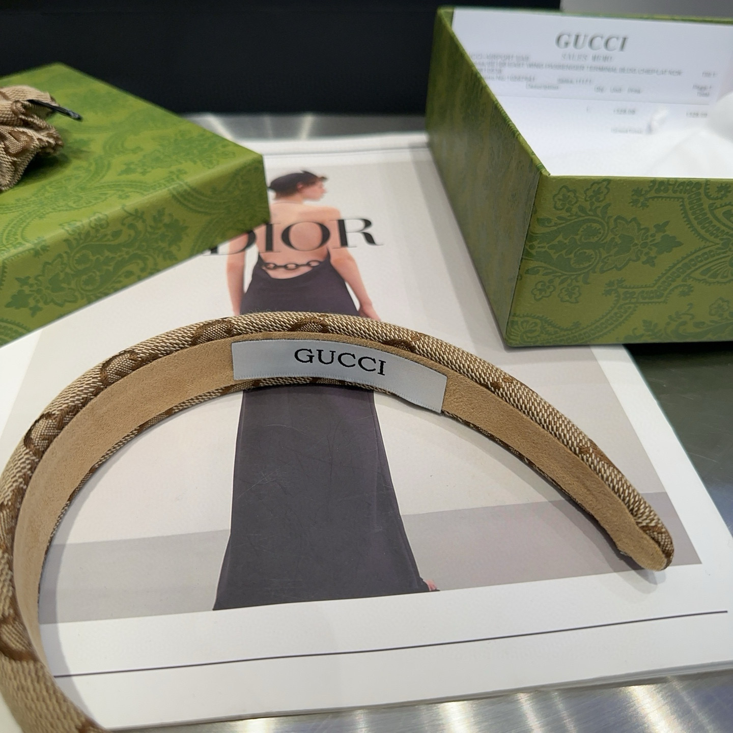 P 70🎁配包装盒
Gucci(古奇) GG字母发箍，经典字母，时尚百搭，特别耐看，永不过时…