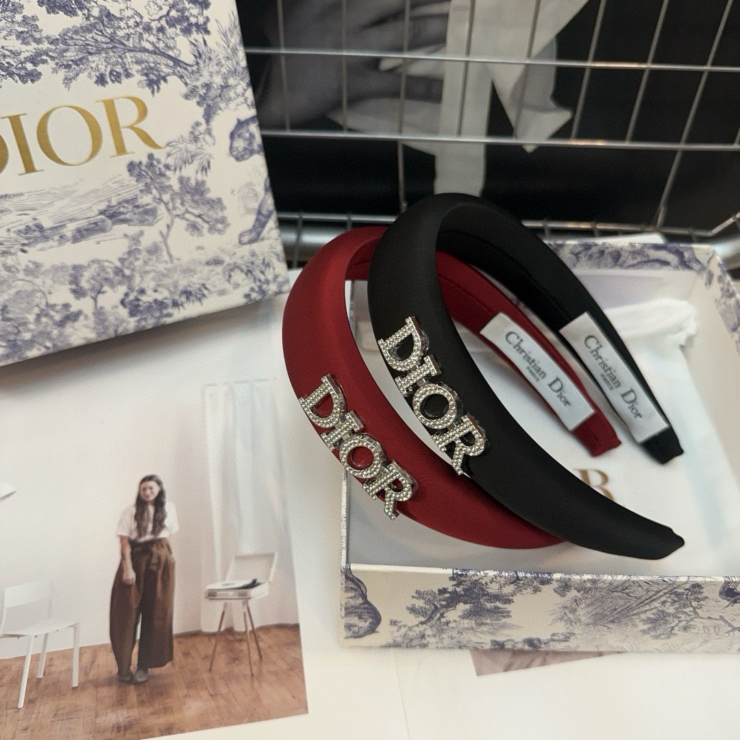 NO:301591,With packaging box Dior D's new headband, fashionable and versatile!  Simple and practical, essential hairpins for young ladies, hairpins, dior, dior, dior, hairpins19860909配包装盒 Dior（迪奥）D家新款发箍,时尚百搭！简单实用 小姐姐必备发夹,发夹,dior,dior,dior,hairpins,accessory