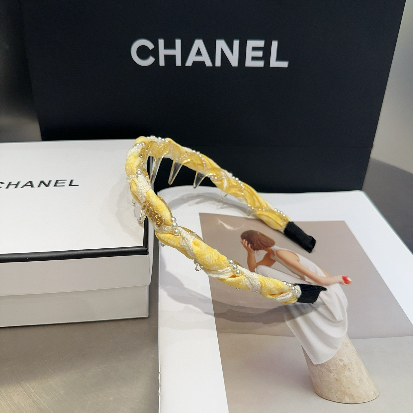 NO:301597,P packing box miumiu new letter headband, summer fresh series, simple and elegant, practical and versatile, full of celebrity style!  A must-have hairpins for fairies, hairpins, miumiu, hairpins19860909P 配包装盒 miumiu新款字母发箍,夏日小清新系列,简单优雅,实用百搭,名媛范儿十足！小仙女必备发夹,发夹,miumiu,hairpins,accessory