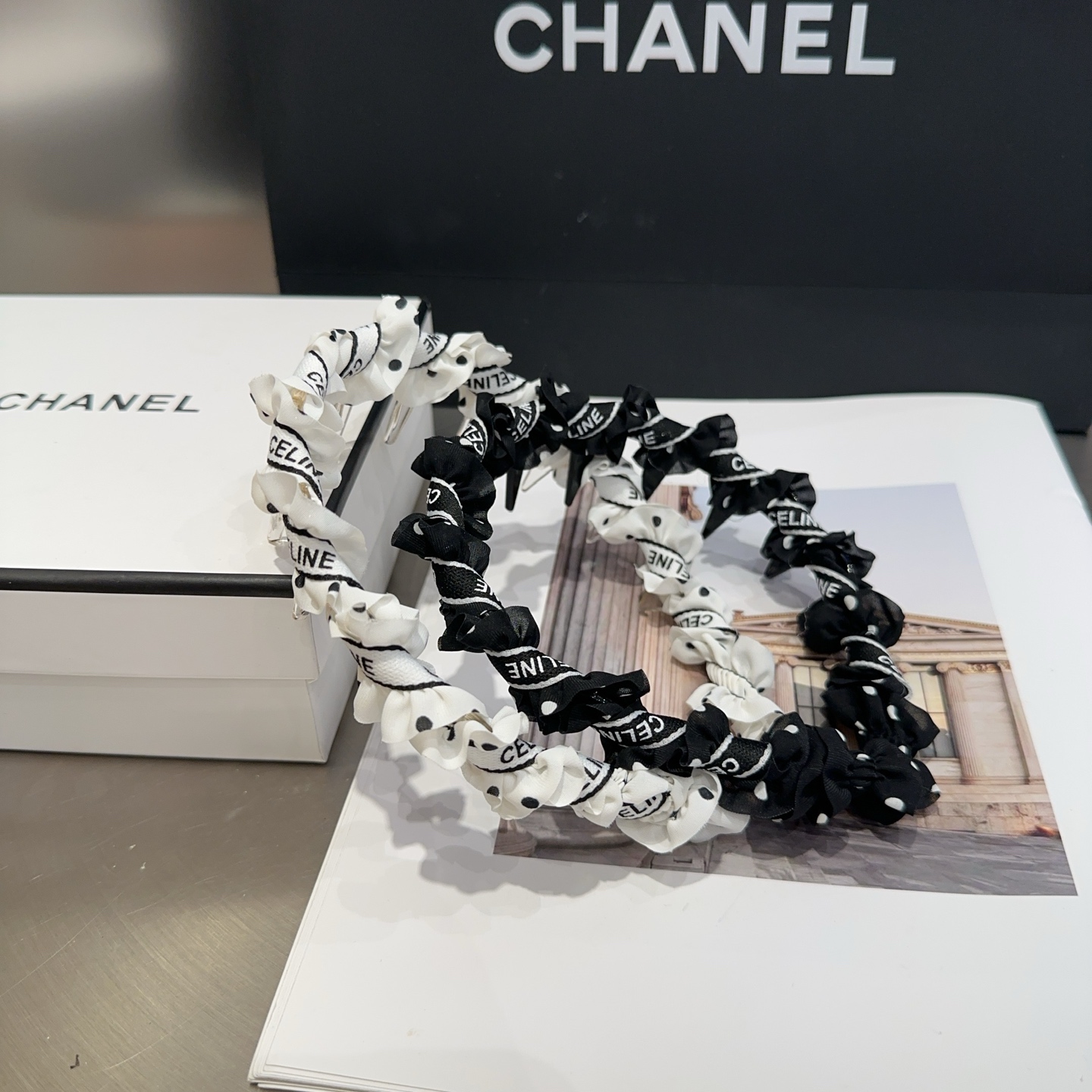 NO:301592,P with packaging box CELINE Arc de Triomphe new headband, exquisite and comfortable, very fashionable and versatile!  Goddess essential items hairpins, hairpins, celine, celine, hairpins19860909P 配包装盒 CELINE（赛琳）凯旋门新款发箍,精致舒适,非常时尚百搭！女神必备单品发夹,发夹,celine,celine,hairpins,accessory