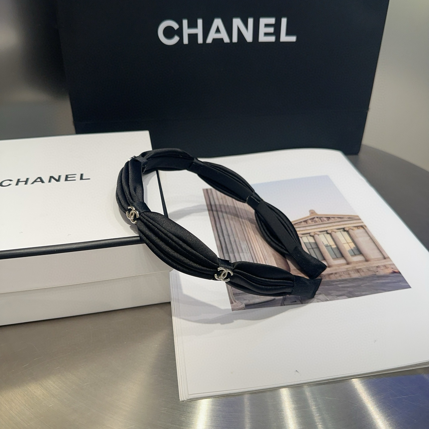 NO:301615,P with packaging box Chanel's new small fragrant headband, so beautiful!  Goddess must enter hairpins, hairpins, chanel, chanel, hairpins19860909P 配包装盒 Chanel (香奈儿)新款小香发箍,实在太美了！女神必入哦发夹,发夹,chanel,chanel,hairpins,accessory