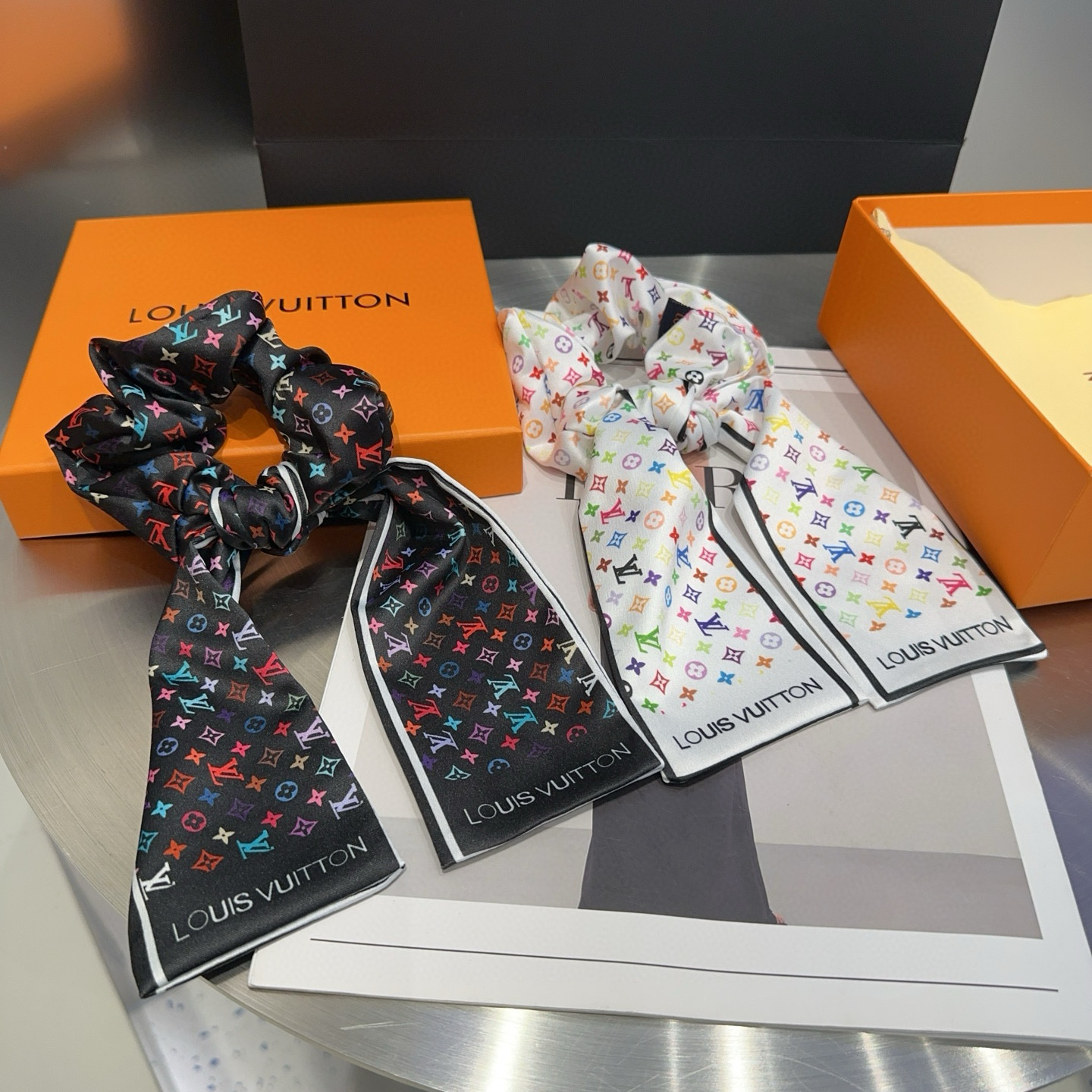 NO:301604,P with packaging box Louis Vuitton (Louis Vuitton) Donkey Home's new product launch, classic LV logo, simple and atmospheric, especially eye-catching!  Super popular small items hairpins, hairpins, louis vuitton, louis vuitton, louis vuitton, louis vuitton, louis vuitton, louis vuitton, louis vuitton, hairpins19860909P 配包装盒 Louis Vuitton (路易威登)驴家新品发圈,经典LV标志,简单大气,特别吸睛！超火爆小单品发夹,发夹,louis vuitton,louis vuitton,louis vuitton,louis vuitton,louis vuitton,hairpins,accessory