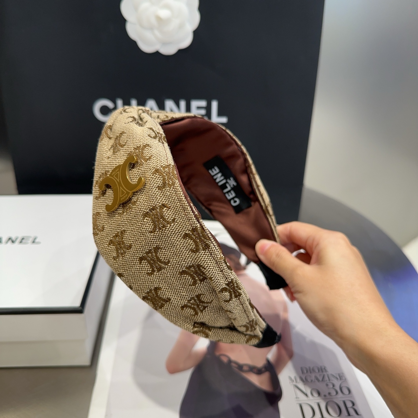 NO:301614,P with packaging box CELINE Arc de Triomphe new headband, exquisite and comfortable, very fashionable and versatile!  Goddess essential items hairpins, hairpins, celine, celine, hairpins19860909P 配包装盒 CELINE（赛琳）凯旋门新款发箍,精致舒适,非常时尚百搭！女神必备单品发夹,发夹,celine,celine,hairpins,accessory