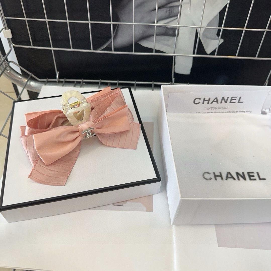 NO:301622,P with packaging box Chanel (Chanel)'s most popular new clip, one of the most beautiful ones!  Fashionable products: Little fairy must-eye hairpins, hairpins, chanel, chanel, hairpins19860909P 配包装盒 Chanel（香奈儿）最火爆新款抓夹,绝美的一款！时尚潮品 小仙女必眼入发夹,发夹,chanel,chanel,hairpins,accessory