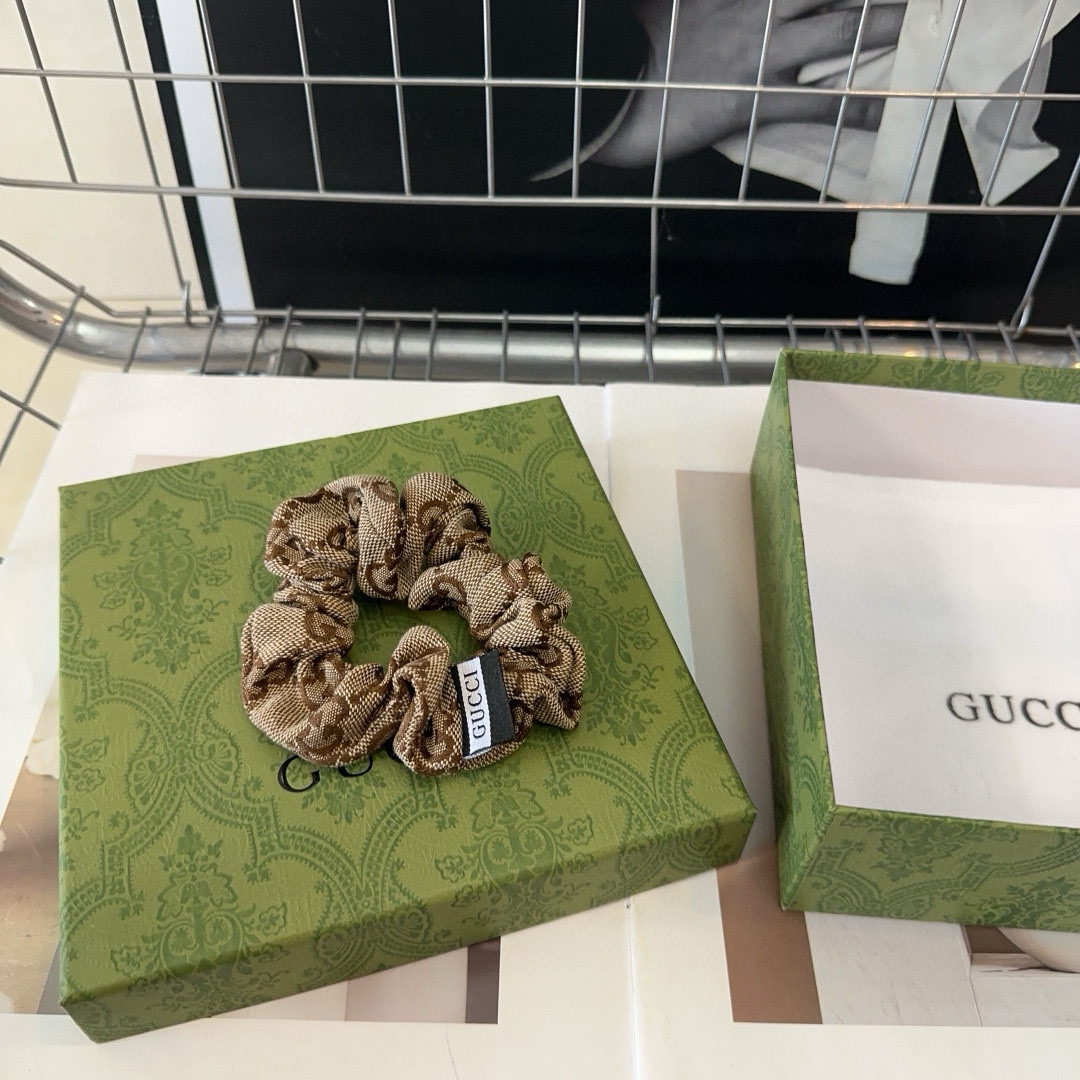 NO:366759,P with packaging box Gucci GG letter hair ring, classic and versatile, especially beautiful and timeless!  hairpins, hairpins, gucci, hairpins19860909P 配包装盒 Gucci(古奇) GG字母发圈,经典百搭,特别耐看,永不过时！发夹,发夹,gucci,hairpins,accessory