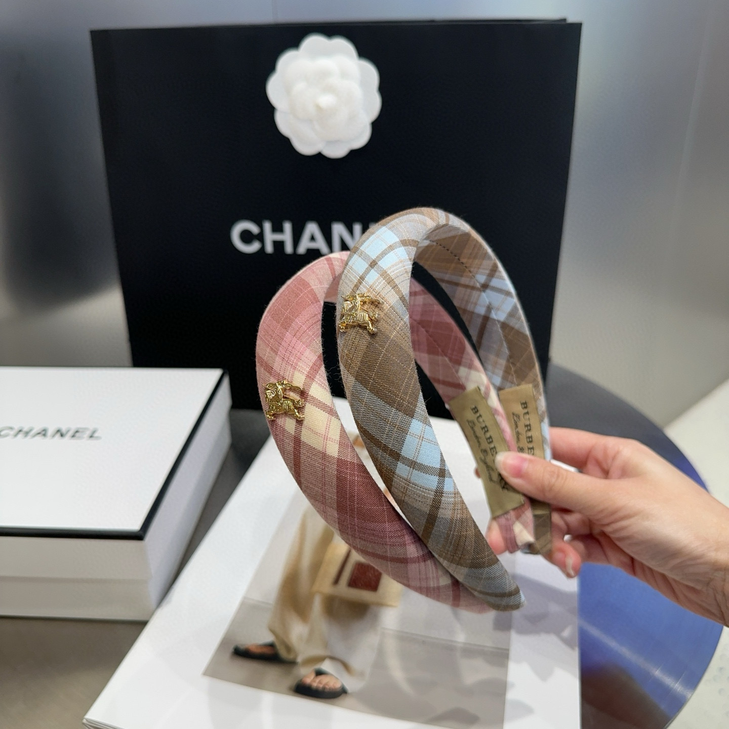 NO:366756,P packing box Burberry's latest plaid hairband, fashion trend, practical and versatile, very beautiful hairpins, hairpins, burberry, burberry, hairpins19860909P 配包装盒 Burberry（巴宝莉）最新款格子发箍,时尚潮流,实用百搭,非常好看 发夹,发夹,burberry,burberry,hairpins,accessory