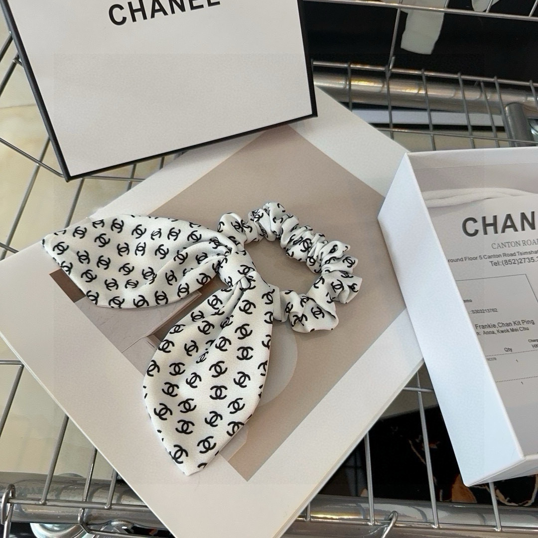 NO:366856,P with packaging box CHANEL's latest rabbit ears small fragrance hair ring, versatile and elegant, simple and practical!  A must-have hairpin, hairpin, chanel, chanel, hairpin19860909P 配包装盒 CHANEL（香奈儿）最新款兔耳朵小香发圈,百搭优雅,简单又实用！小姐姐必入单品发夹,发夹,chanel,chanel,hairpins,accessory