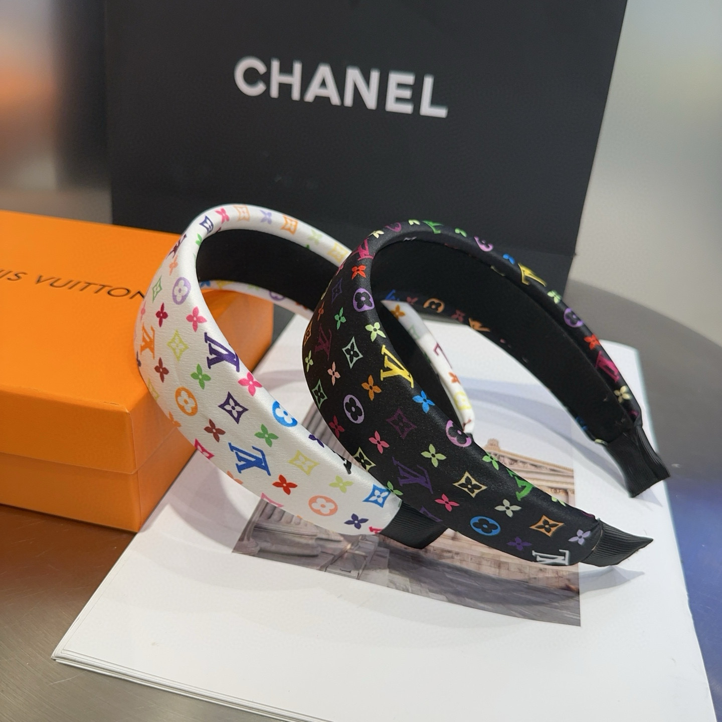 NO:366915,P packing box Louis Vuitton (Louis Vuitton) Donkey House new colorful hairband, simple and atmospheric, especially eye-catching, super popular small items, hairpins for trendy people, hairpins, louis vuitton, louis vuitton, louis vuitton, louis vuitton, louis vuitton, louis vuitton, louis vuitton, louis vuitton, hairpins19860909P 配包装盒 Louis Vuitton (路易威登)驴家新品七彩发箍,简单大气,特别吸睛,超火爆小单品,潮人必备发夹,发夹,louis vuitton,louis vuitton,louis vuitton,louis vuitton,hairpins,accessory