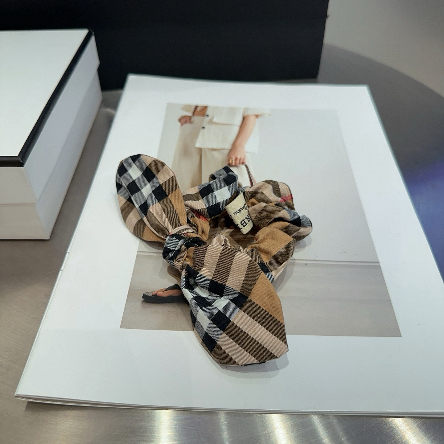 NO:367182,P packing box Burberry classic plaid hair ring, fashion trend, practical and versatile, never out of time hairpin, hairpin, burberry, burberry, hairpin19860909P 配包装盒 Burberry（巴宝莉）经典格子发圈,时尚潮流,实用百搭,永不过时发夹,发夹,burberry,burberry,hairpins,accessory