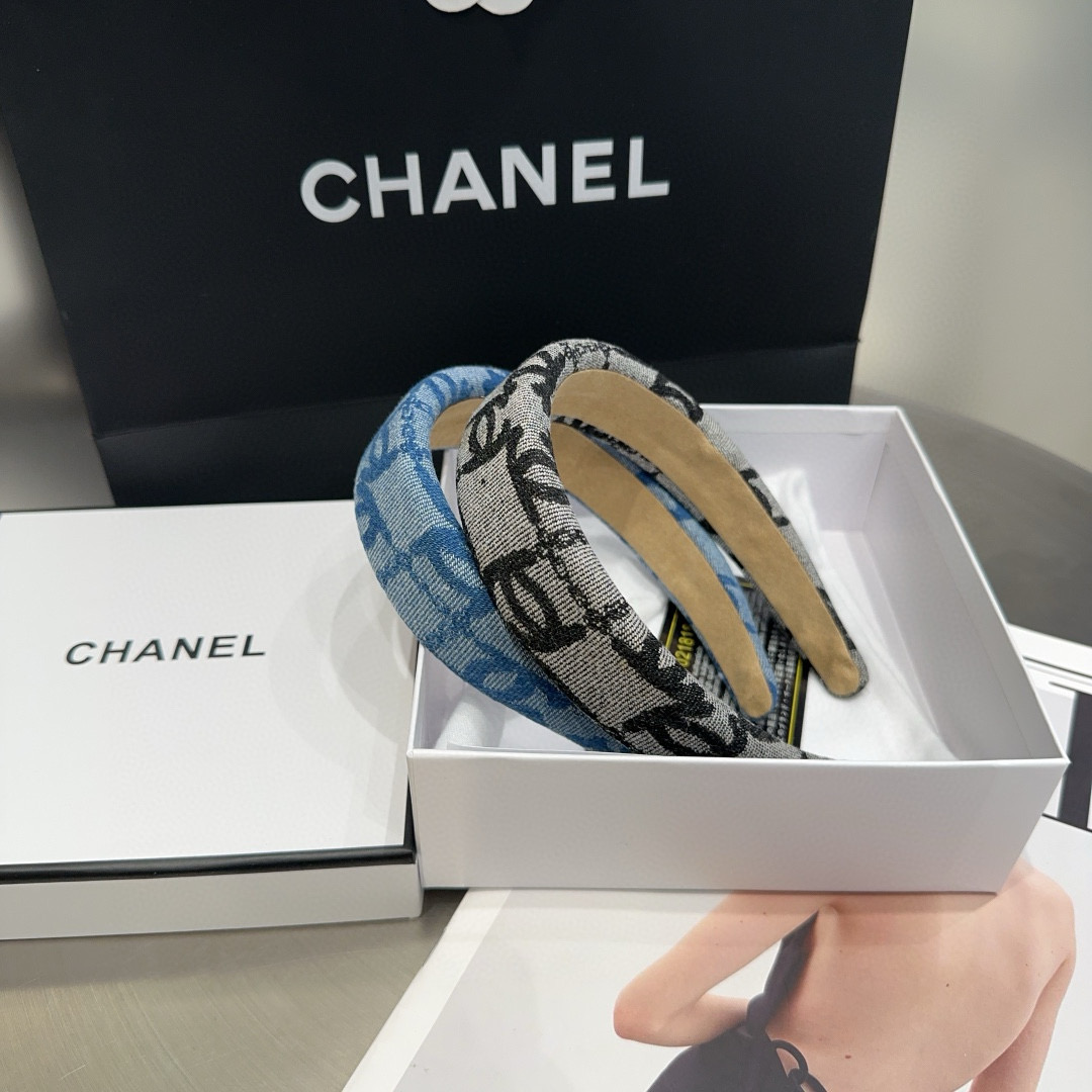 NO:367251,P with packaging box Chanel's latest small fragrance denim hairband, super beautiful!  A very famous lady style, a must-have for a little fairy... Hairpins, hairpins, chanel, chanel, hairpins19860909P 配包装盒 Chanel (香奈儿)最新款小香牛仔布发箍,超级好看！名媛范儿十足,小仙女必备…发夹,发夹,chanel,chanel,hairpins,accessory
