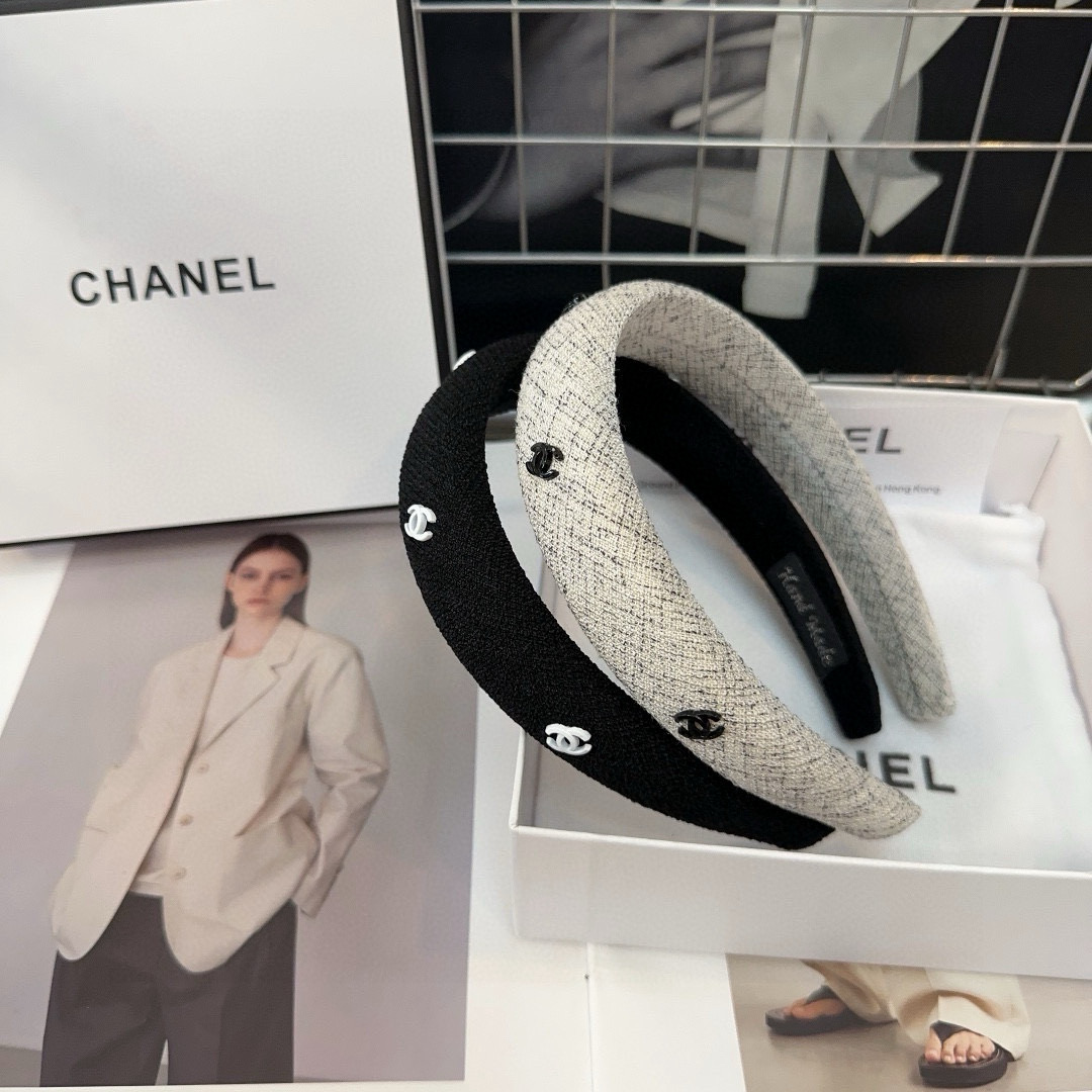 NO:367249,P with packaging box Chanel's latest small fragrant hairband, simple and practical, fashionable and trendy!  A must-have for fairies…hairpins, hairpins, chanel, chanel, hairpins19860909P 配包装盒 Chanel (香奈儿)最新小香发箍,简单实用,时尚潮流！小仙女必备…发夹,发夹,chanel,chanel,hairpins,accessory