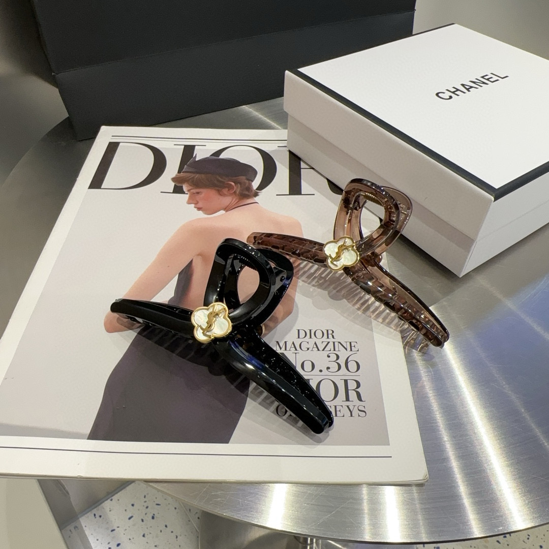 NO:367300,P packing box YSL (Saint Laurent) new clip, celebrity style and beauty, fashionable and versatile, must-have for sweet and cool girls... Hairpins, hairpins, saint laurent, saint laurent, hairpins19860909P 配包装盒 YSL（圣罗兰）新款抓夹,名媛风气质美,时尚百搭,甜酷小姐姐必备…发夹,发夹,saint laurent,saint laurent,hairpins,accessory