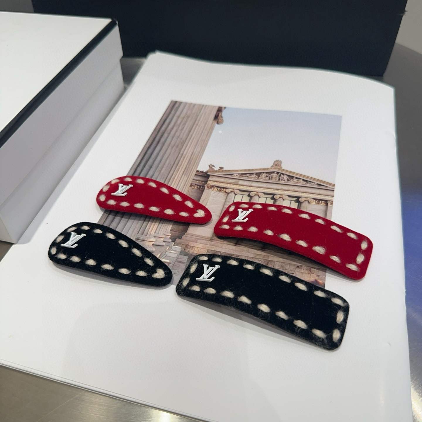 NO:368564,P packing box (one pair) is free to match Louis Vuitton (Louis Vuitton) latest side clip bangs, fashionable and trendy!  Little fairy must have…hairpins, hairpins, louis vuitton,louis vuitton,hairpins19860909P 配包装盒（一对）随意配 Louis Vuitton (路易威登)最新款边夹刘海夹,时尚潮流！小仙女必备…发夹,发夹,louis vuitton,louis vuitton,hairpins,accessory