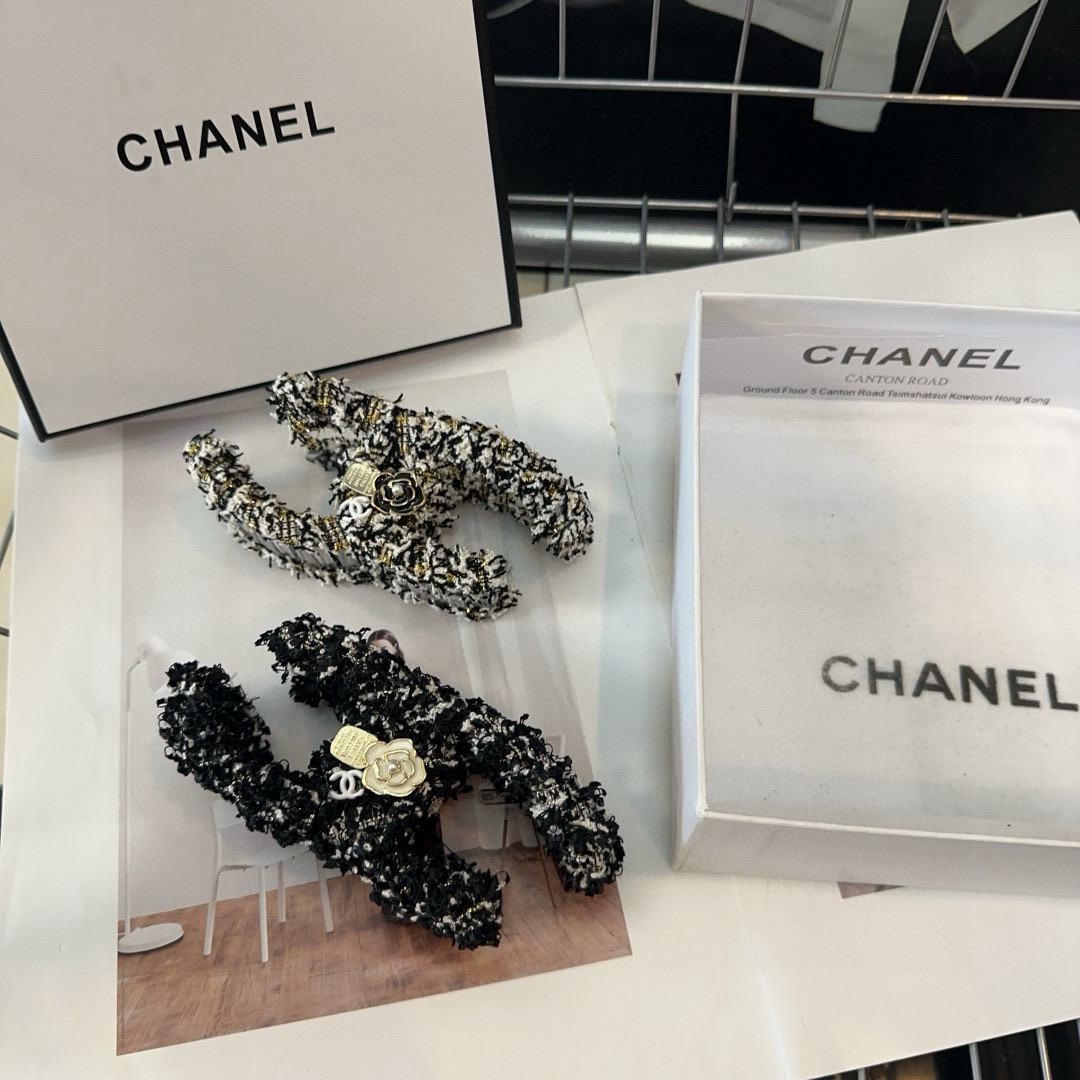 NO:368538,P with packaging box Chanel (Chanel)'s most popular new clip, one of the most beautiful ones!  Fashionable products: Little fairy must-eye hairpins, hairpins, chanel, chanel, hairpins19860909P 配包装盒 Chanel（香奈儿）最火爆新款抓夹,绝美的一款！时尚潮品 小仙女必眼入发夹,发夹,chanel,chanel,hairpins,accessory