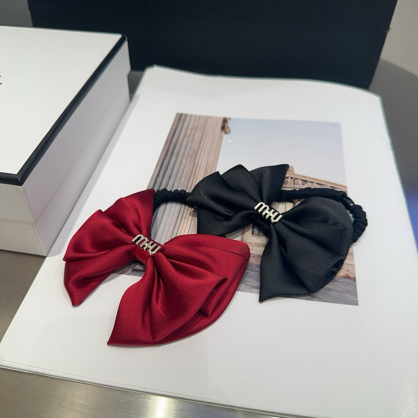 NO:368598,P with packaging box (single) Miumiu new bow hair ring, simple and elegant, practical and versatile, very worth buying hairpins, hairpins, miumiu, hairpins19860909P 配包装盒（单个） miumiu新款蝴蝶结发圈,简单优雅,实用百搭,非常值得入手发夹,发夹,miumiu,hairpins,accessory