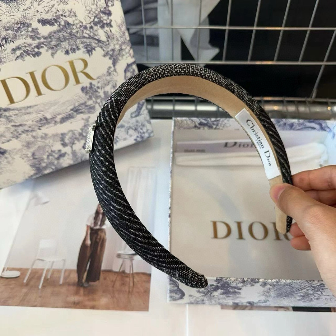  🎁配包装盒
Dior（迪奥）新款D家发箍，夏日小清新系列，时尚百搭！简单实用 小姐姐必备