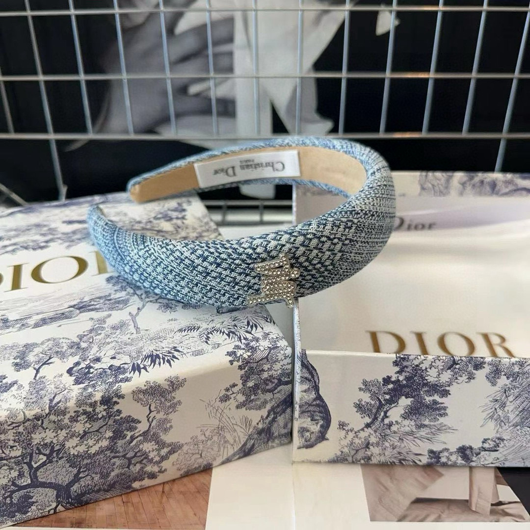  🎁配包装盒
Dior（迪奥）新款D家发箍，夏日小清新系列，时尚百搭！简单实用 小姐姐必备