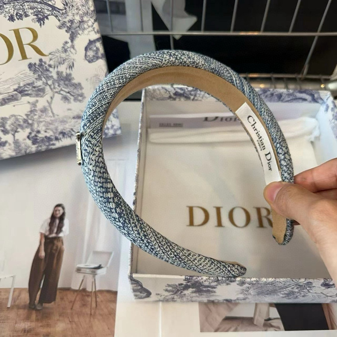  🎁配包装盒
Dior（迪奥）新款D家发箍，夏日小清新系列，时尚百搭！简单实用 小姐姐必备