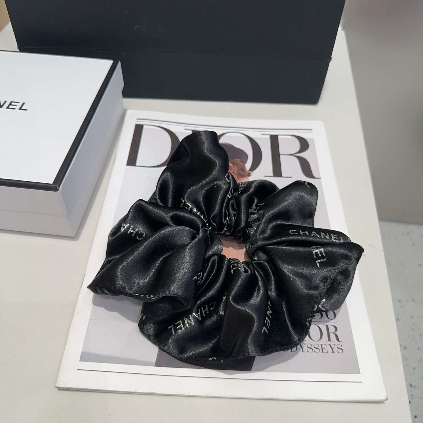 NO:368633,P packing box Chanel (Chanel) latest style small fragrance big hair circle, full of celebrity style, must-have hairpins for fashionable trendy people, hairpins, chanel, chanel, hairpins19860909P 配包装盒 Chanel (香奈儿)最新款小香大发圈,名媛范儿十足,时尚潮人必备发夹,发夹,chanel,chanel,hairpins,accessory