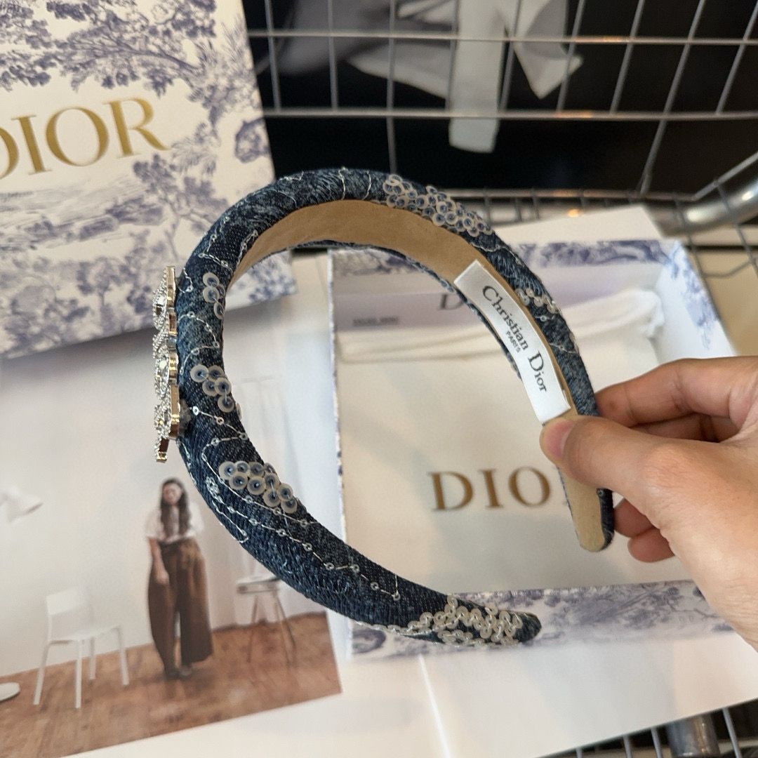  🎁配包装盒
Dior（迪奥）D家新款发箍，牛仔布系列，时尚百搭！简单实用 小姐姐必备