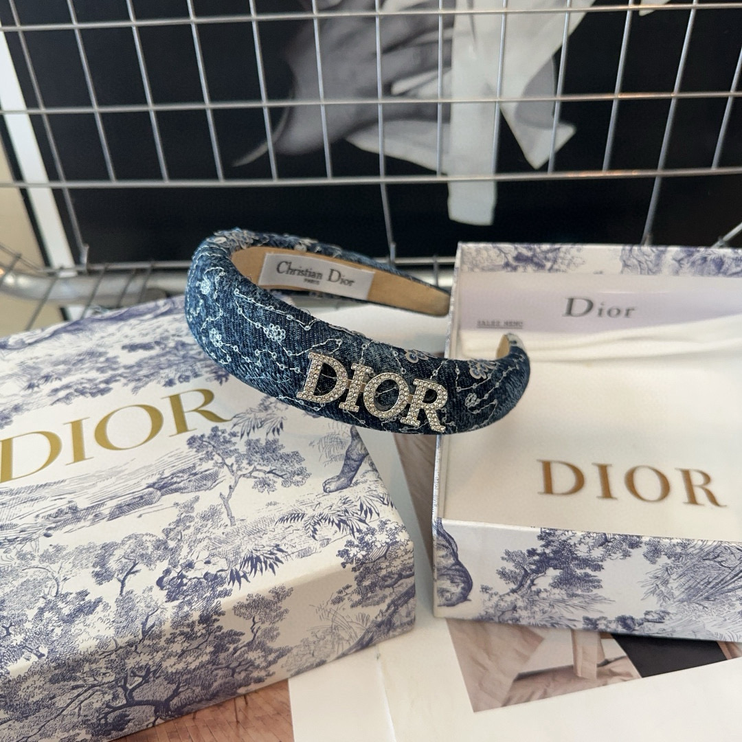  🎁配包装盒
Dior（迪奥）D家新款发箍，牛仔布系列，时尚百搭！简单实用 小姐姐必备