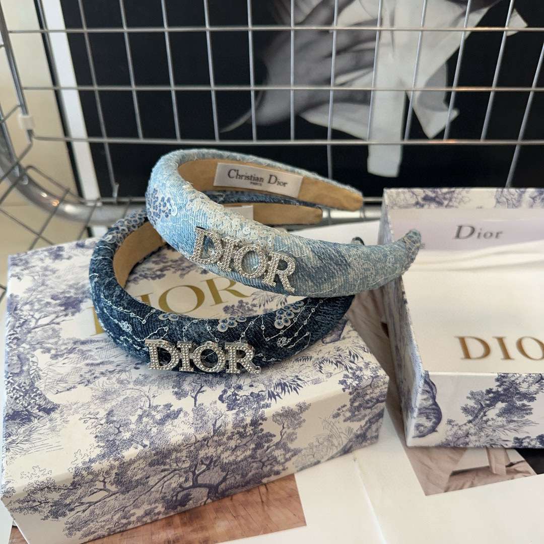  🎁配包装盒
Dior（迪奥）D家新款发箍，牛仔布系列，时尚百搭！简单实用 小姐姐必备