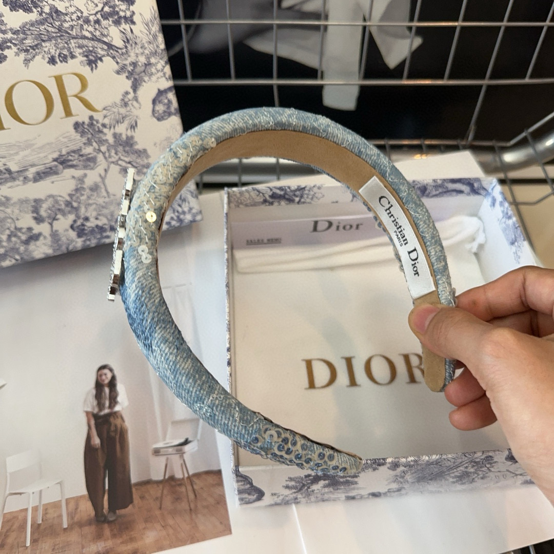  🎁配包装盒
Dior（迪奥）D家新款发箍，牛仔布系列，时尚百搭！简单实用 小姐姐必备
