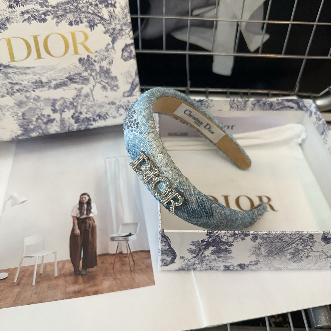  🎁配包装盒
Dior（迪奥）D家新款发箍，牛仔布系列，时尚百搭！简单实用 小姐姐必备