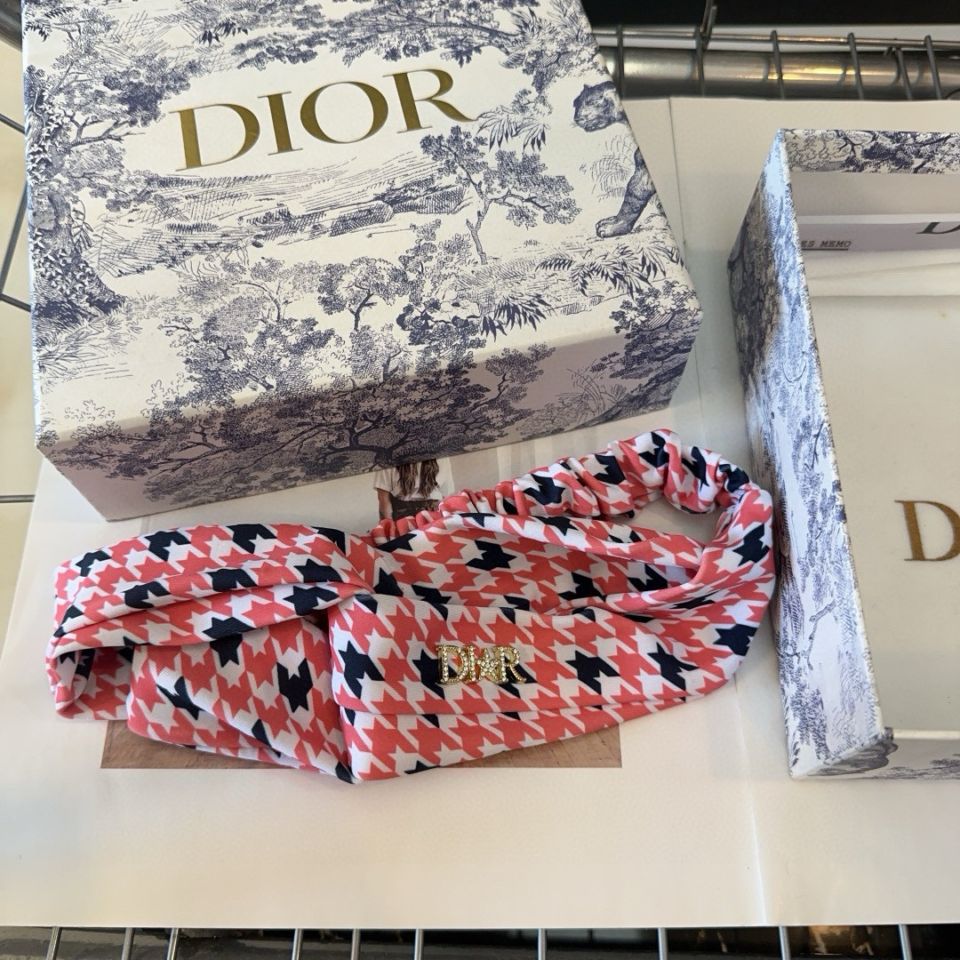  🎁配包装盒
Dior（迪奥）新款千鸟格发带，夏日小清新系列，时尚百搭！简单实用 小姐姐必备