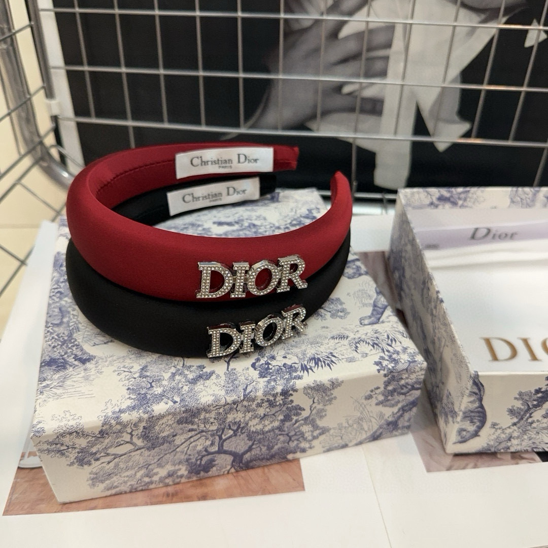  🎁配包装盒
Dior（迪奥）D家新款发箍，时尚百搭！简单实用 小姐姐必备