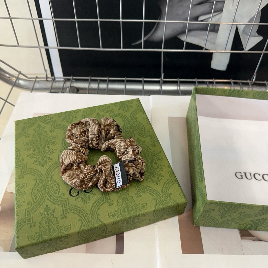 NO:370107,P with packaging box Gucci GG letter hair ring, classic and versatile, especially beautiful and timeless!  hairpins, hairpins, gucci, hairpins19860909P 配包装盒 Gucci(古奇) GG字母发圈,经典百搭,特别耐看,永不过时！发夹,发夹,gucci,hairpins,accessory