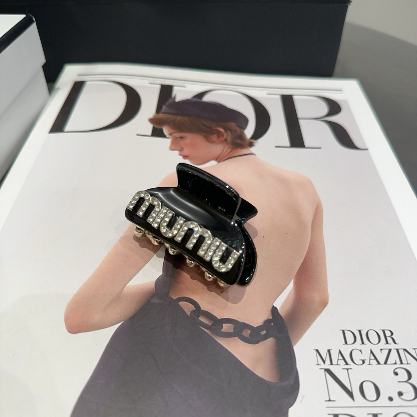 NO:370142,P with packaging box Miumiu new clip, popular internet celebrity!  Simple and elegant, full of celebrity style, very worth buying!  hairpins, hairpins, miumiu, hairpins19860909P 配包装盒 miumiu新款抓夹,网红爆款！简单优雅,名媛范十足,非常值得入手！发夹,发夹,miumiu,hairpins,accessory