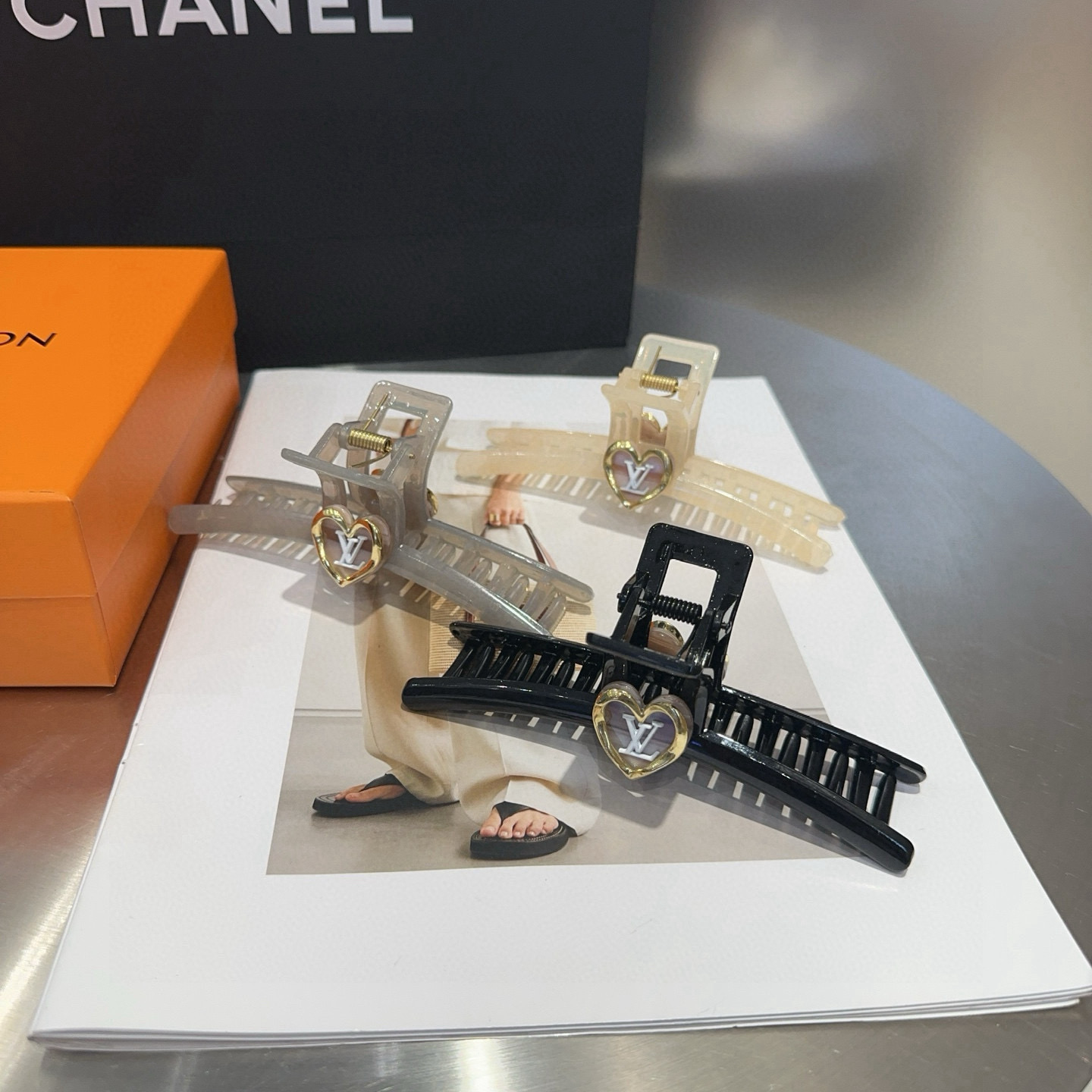 NO:370148,P packing box Louis Vuitton (Louis Vuitton) Donkey Home's new product grabbing, simple and atmospheric, especially eye-catching!  Super popular small items hairpins, hairpins, louis vuitton, louis vuitton, louis vuitton, louis vuitton, louis vuitton, hairpins19860909P 配包装盒 Louis Vuitton (路易威登)驴家新品抓夹,简单大气,特别吸睛！超火爆小单品发夹,发夹,louis vuitton,louis vuitton,louis vuitton,louis vuitton,hairpins,accessory