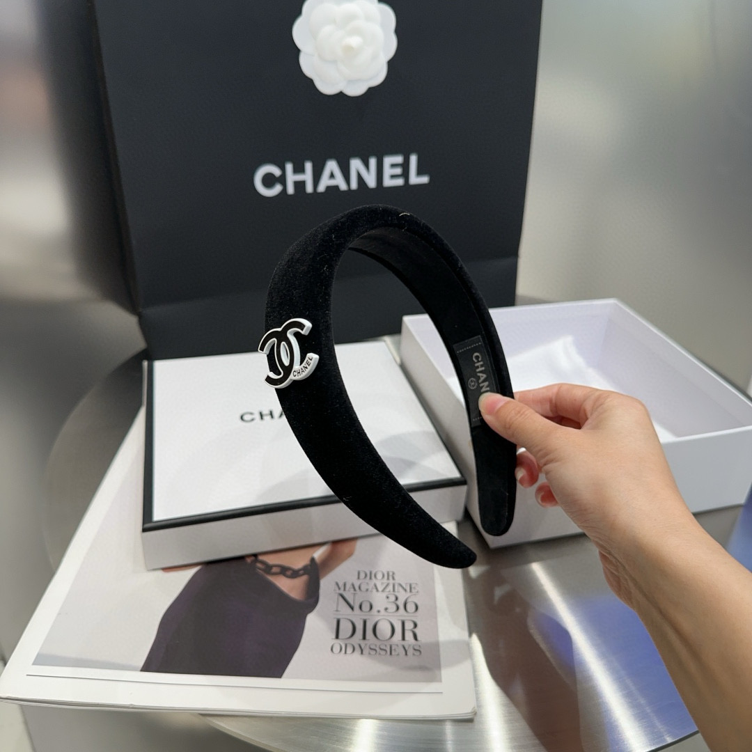 NO:370600,P packing box Chanel (Chanel) latest small fragrant hairband, fashion trend, full of celebrity style, a must-have for little fairies... Hairpins, hairpins, chanel, chanel, hairpins19860909P 配包装盒 Chanel (香奈儿)最新款小香发箍,时尚潮流,名媛范儿十足,小仙女必备…发夹,发夹,chanel,chanel,hairpins,accessory