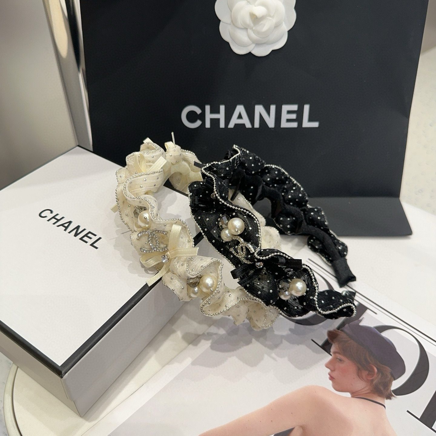 NO:370615,P with packaging box Chanel's new small fragrant headband, so beautiful!  Goddess must enter hairpins, hairpins, chanel, chanel, hairpins19860909P 配包装盒 Chanel (香奈儿)新款小香发箍,实在太美了！女神必入哦发夹,发夹,chanel,chanel,hairpins,accessory