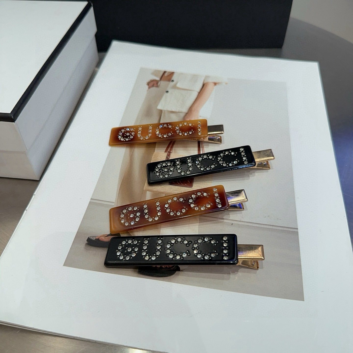 NO:370636,P with packaging (single) Gucci's latest GG side clip bang clip, popular internet celebrity style!  Fashionable products, super good-looking, must-have items for young ladies, hairpins, gucci, hairpins19860909P 配包装（单个） Gucci(古奇)最新款GG边夹刘海夹,网红爆款！时尚潮品,超级好看,小姐姐必备单品发夹,发夹,gucci,hairpins,accessory